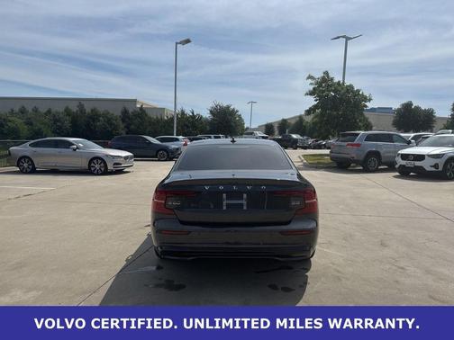 Platinum Gray Metallic 2024 Volvo S60 B5 Dark Theme