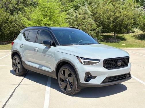 Vapour Grey 2026 Volvo XC40 B5 Ultra Black Edition