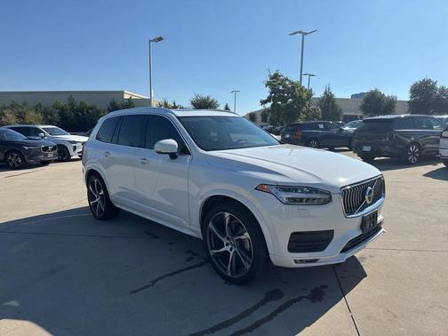 2021 Volvo XC90 T6 Momentum