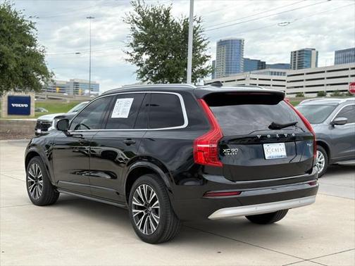 2022 Volvo XC90 T6 Momentum