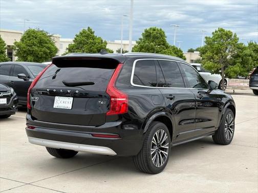 2022 Volvo XC90 T6 Momentum