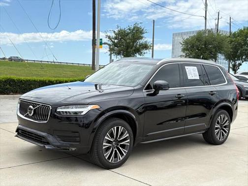 2022 Volvo XC90 T6 Momentum