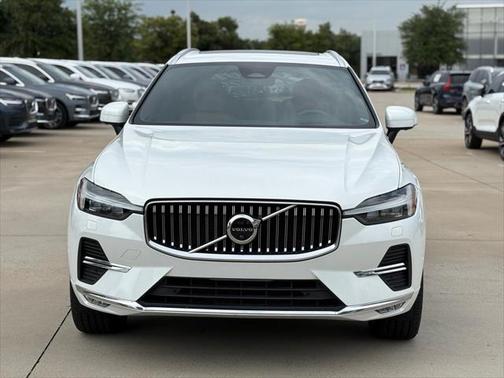 2023 Volvo XC60 B5 Ultimate Bright Theme