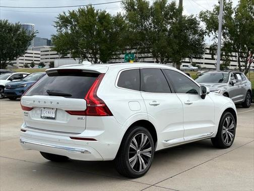 2023 Volvo XC60 B5 Ultimate Bright Theme