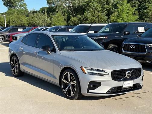 2024 Volvo S60 B5 Core Dark Theme