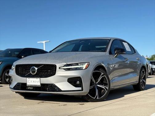 2024 Volvo S60 B5 Core Dark Theme