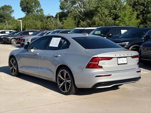 2024 Volvo S60 B5 Core Dark Theme