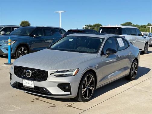 2024 Volvo S60 B5 Core Dark Theme