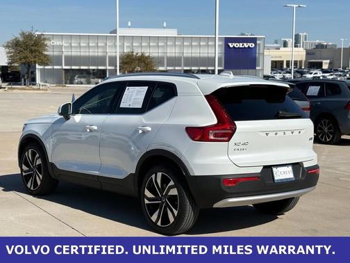 2023 Volvo XC40 B5 Plus Bright Theme