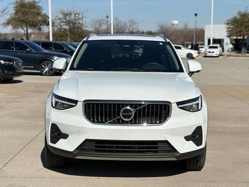 2023 Volvo XC40 B5 Plus Bright Theme