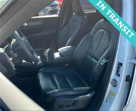 2023 Volvo XC40 B5 Plus Bright Theme