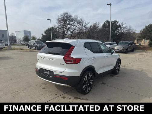 2023 Volvo XC40 B5 Plus Bright Theme