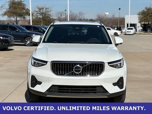 2023 Volvo XC40 B5 Plus Bright Theme