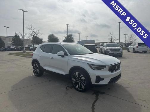 2023 Volvo XC40 B5 Plus Bright Theme