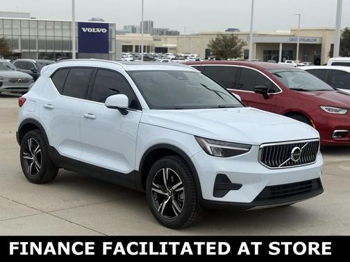 2025 Volvo XC40 B5 AWD