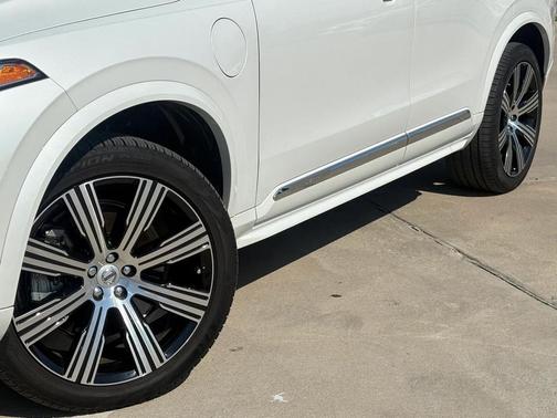 2024 Volvo XC90 Recharge Plug-In Hybrid T8 Plus Bright Theme 7 Passenger