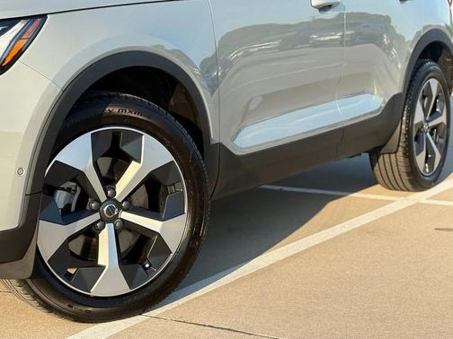 2026 Volvo XC40 B5 Plus