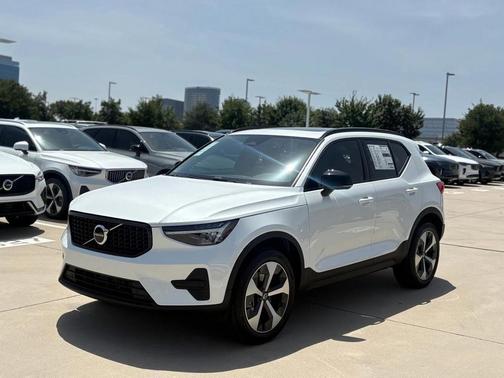2026 Volvo XC40 B4 Core
