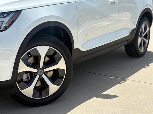 2026 Volvo XC40 B4 Core