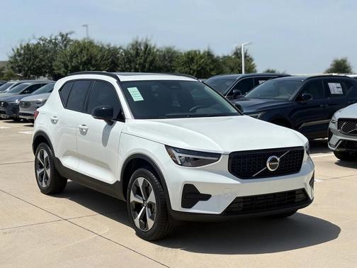 2026 Volvo XC40 B4 Core