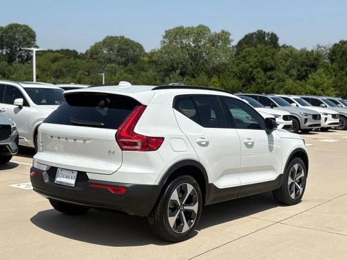 2026 Volvo XC40 B4 Core