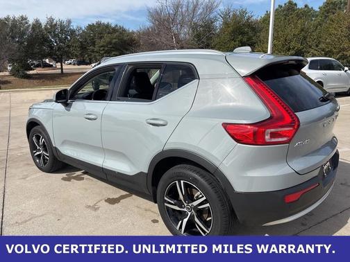 2025 Volvo XC40 B5 AWD