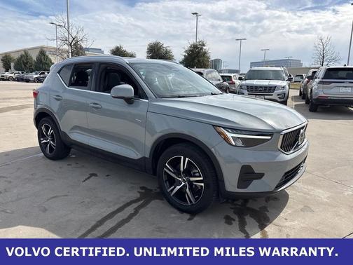 2025 Volvo XC40 B5 AWD