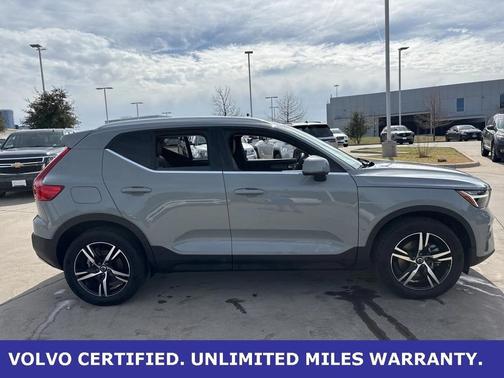2025 Volvo XC40 B5 AWD
