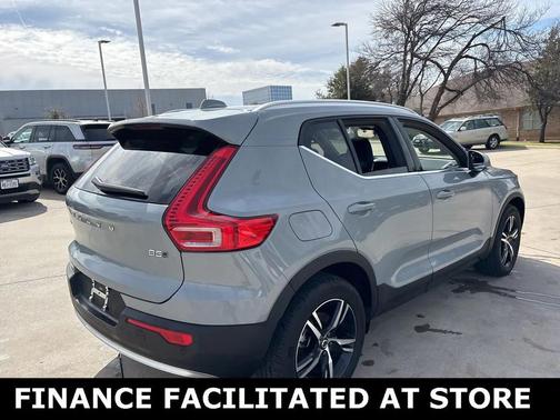 2025 Volvo XC40 B5 AWD