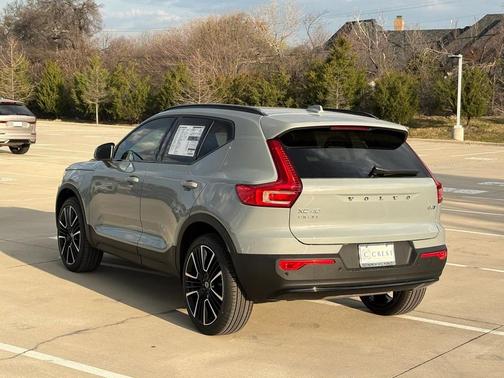 2026 Volvo XC40 B5 Plus