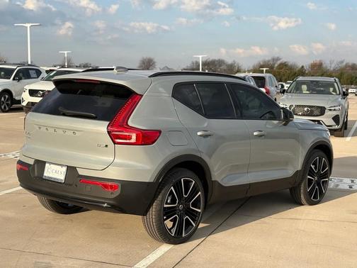 2026 Volvo XC40 B5 Plus