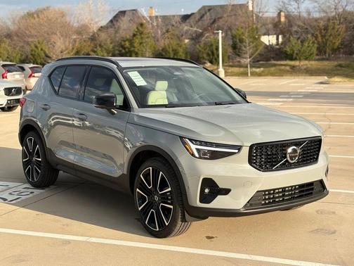2026 Volvo XC40 B5 Plus