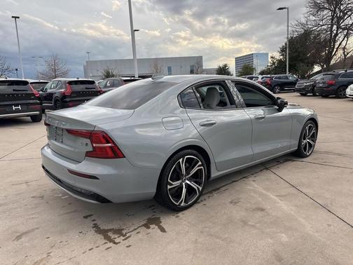 2024 Volvo S60 Ultimate