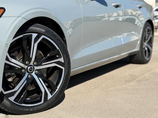2024 Volvo S60 Ultimate