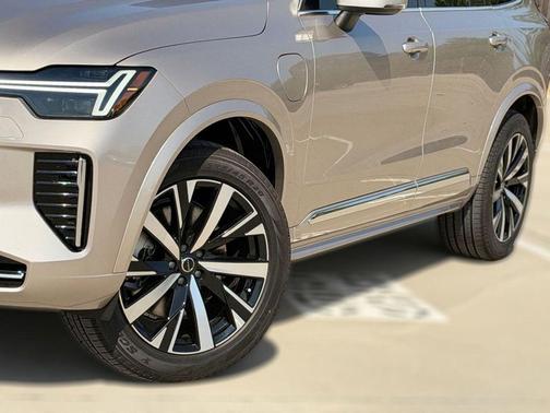 Bright Dusk 2026 Volvo XC90 Plug-In Hybrid T8 Core