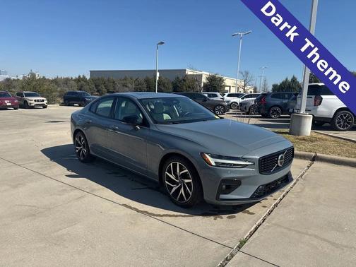 2023 Volvo S60 B5 Plus Dark Theme