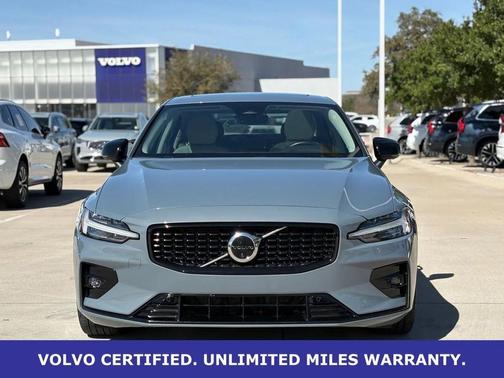 2023 Volvo S60 B5 Plus Dark Theme