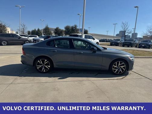 2023 Volvo S60 B5 Plus Dark Theme