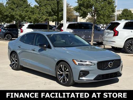 2023 Volvo S60 B5 Plus Dark Theme