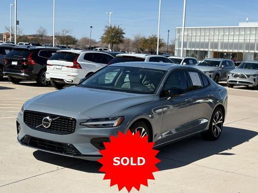 Thunder Gray Metallic 2023 Volvo S60 B5 Plus Dark Theme