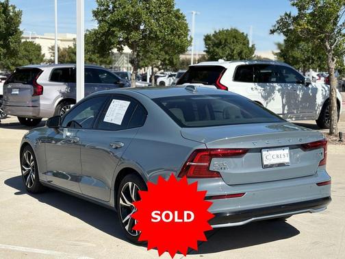 Thunder Gray Metallic 2023 Volvo S60 B5 Plus Dark Theme