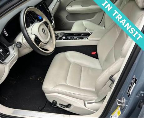 2023 Volvo S60 B5 Plus Dark Theme