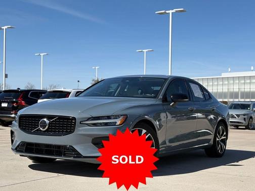 Thunder Gray Metallic 2023 Volvo S60 B5 Plus Dark Theme