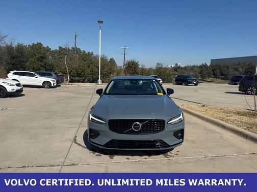 2023 Volvo S60 B5 Plus Dark Theme