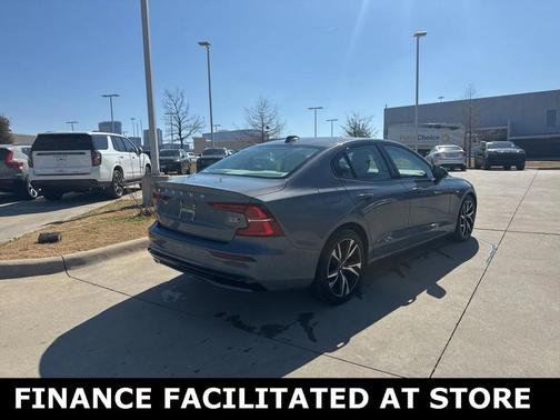 2023 Volvo S60 B5 Plus Dark Theme