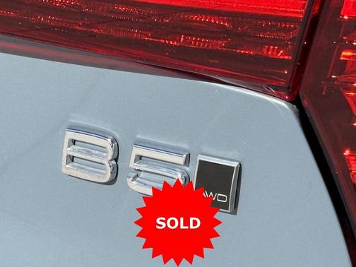 Thunder Gray Metallic 2023 Volvo S60 B5 Plus Dark Theme