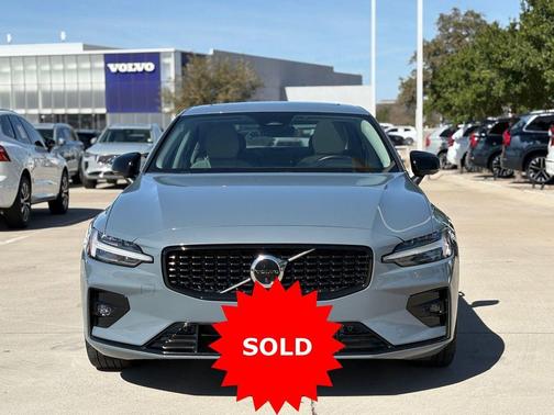 Thunder Gray Metallic 2023 Volvo S60 B5 Plus Dark Theme