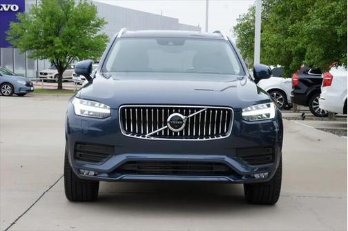 2022 Volvo XC90 T6 Momentum