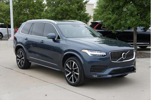 2022 Volvo XC90 T6 Momentum