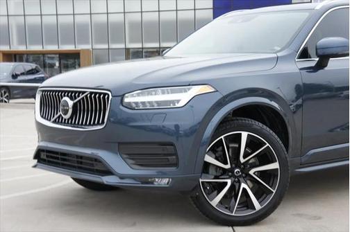 2022 Volvo XC90 T6 Momentum